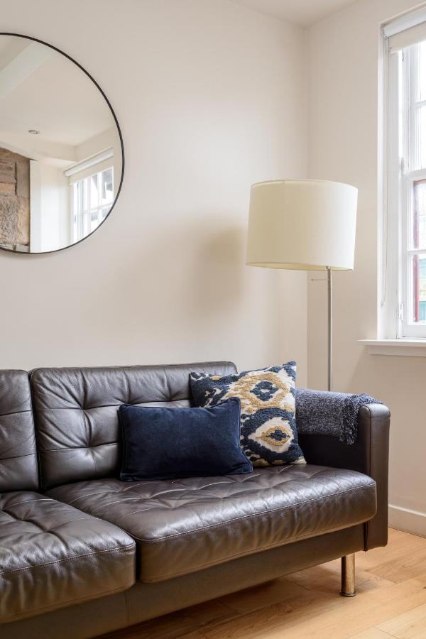 The Lady Stair'S Apartment - Royal Mile เอดินบะระ ภายนอก รูปภาพ
